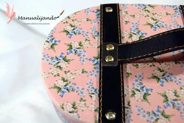 Neceser con pintura a la tiza y papel arroz 10