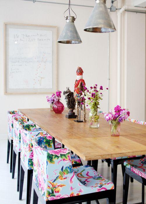 tendencias_de_decoración_para_el_verano_2016_sillas_tapizadas_con_estampado_floral