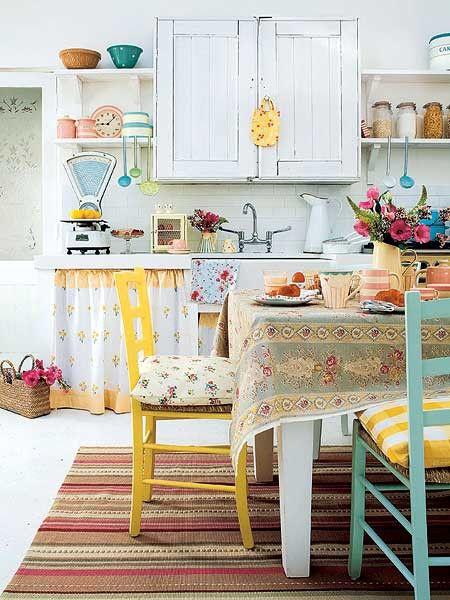 tendencias_de_decoración_para_el_verano_2016_cocina_decorada_con_tejidos_florales