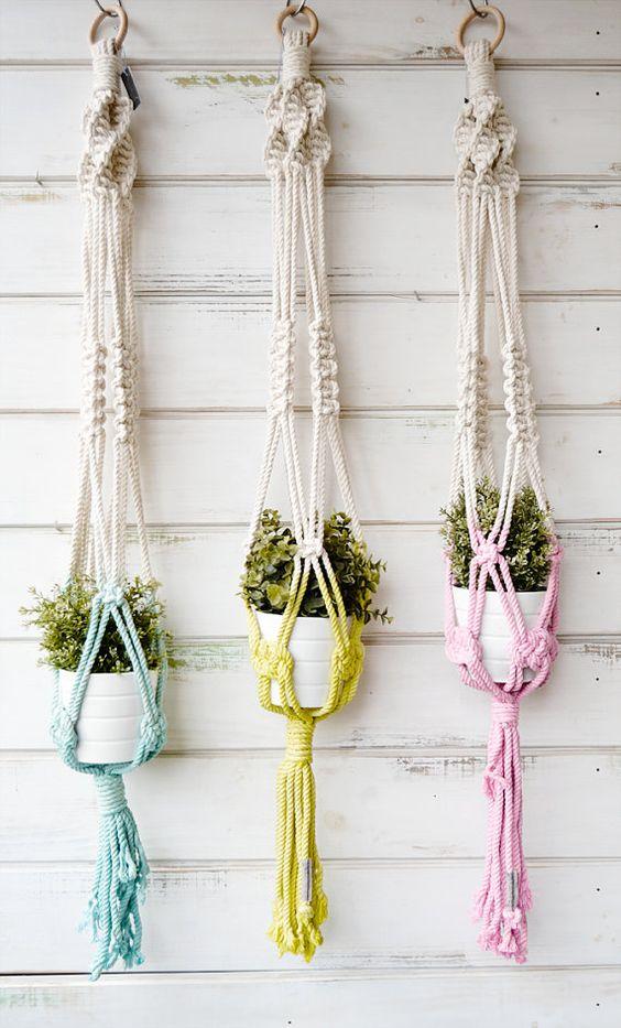 tendencias_de_decoración_para_el_verano_2016_soporte_macetas_de_macramé