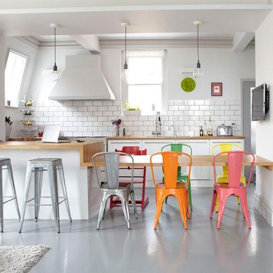 tendencias_de_decoración_para_el_verano_2016_sillas_y_taburetes_cocina_metálicos