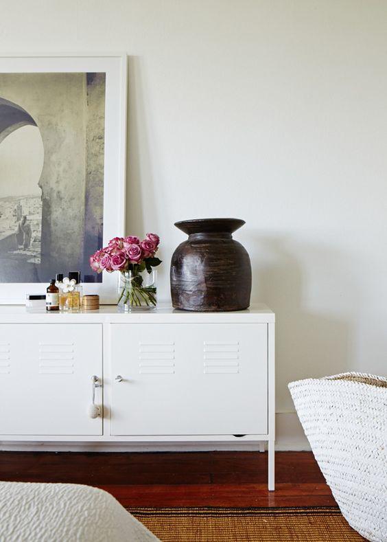 tendencias_de_decoración_para_el_verano_2016_mueble_auxiliar_metálico_pintado_en_blanco