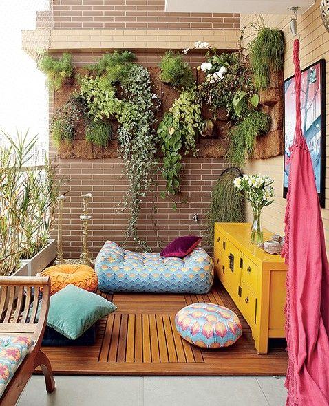 tendencias_de_decoración_para_el_verano_2016_espacio_exterior_decorado_con_colores_intensos