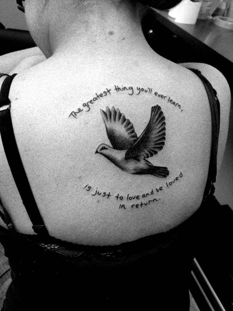 Tatuajes de palomas para mujeres