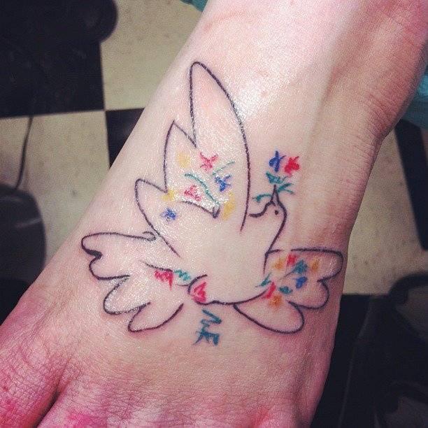 Tatuaje de paloma Picasso