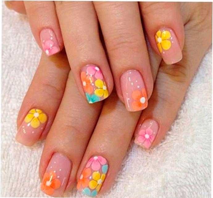 Diseño-de-uñas-de-gel-con-flores