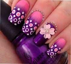 Decoración-de-uñas-de-gel-moradas