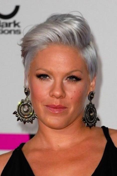 pink-con-pelo-gris