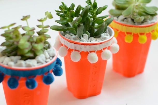 3_DIY_para_decorar_una_mesa_de_verano_vasos_personalizados