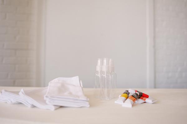 3_DIY_para_decorar_una_mesa_de_verano_materiales_para_servilletas_con_degradado_de_colores