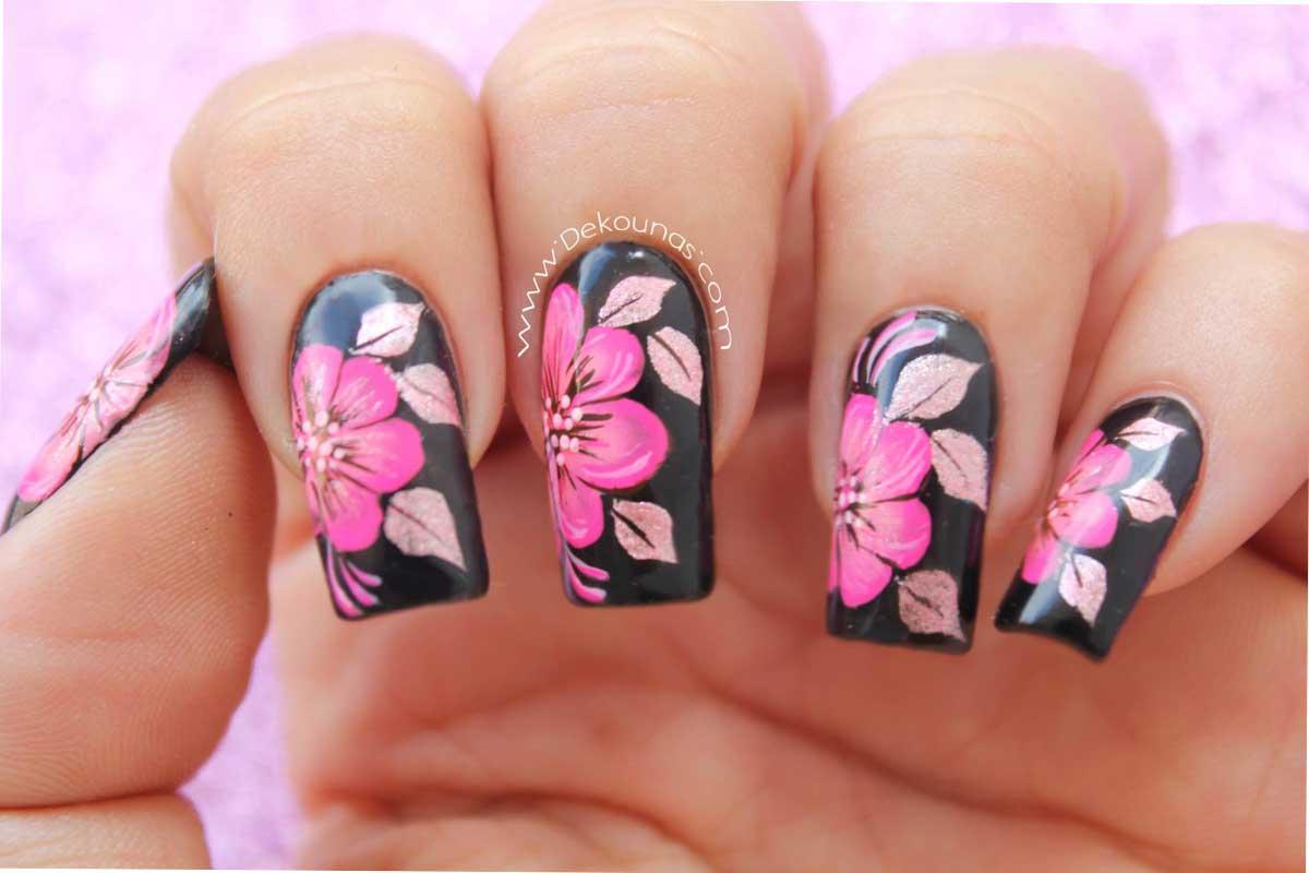 Decoración de uñas con flores