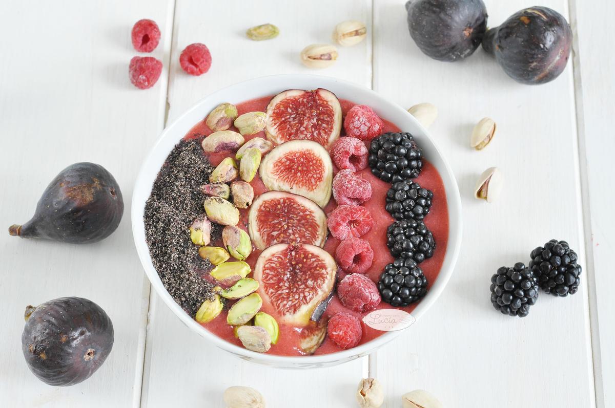 smoothie bowl higos frambuesas moras