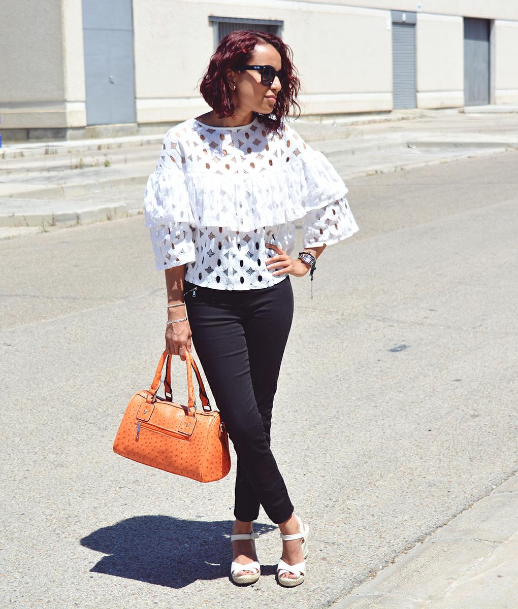 Look con bolso de color 1