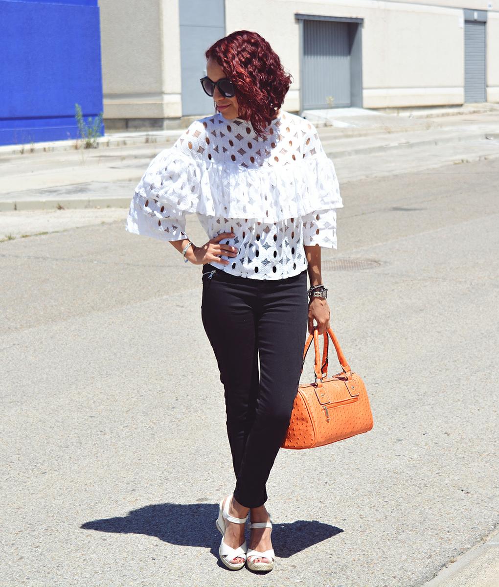 Look con bolso de color 3