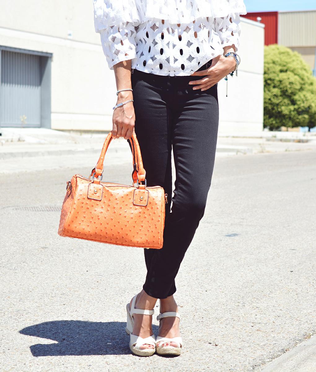 Look con bolso de color 5