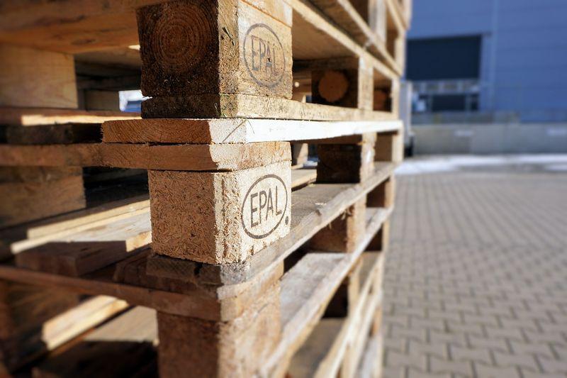 cómo preparar la madera de los palets antes de pintarlos