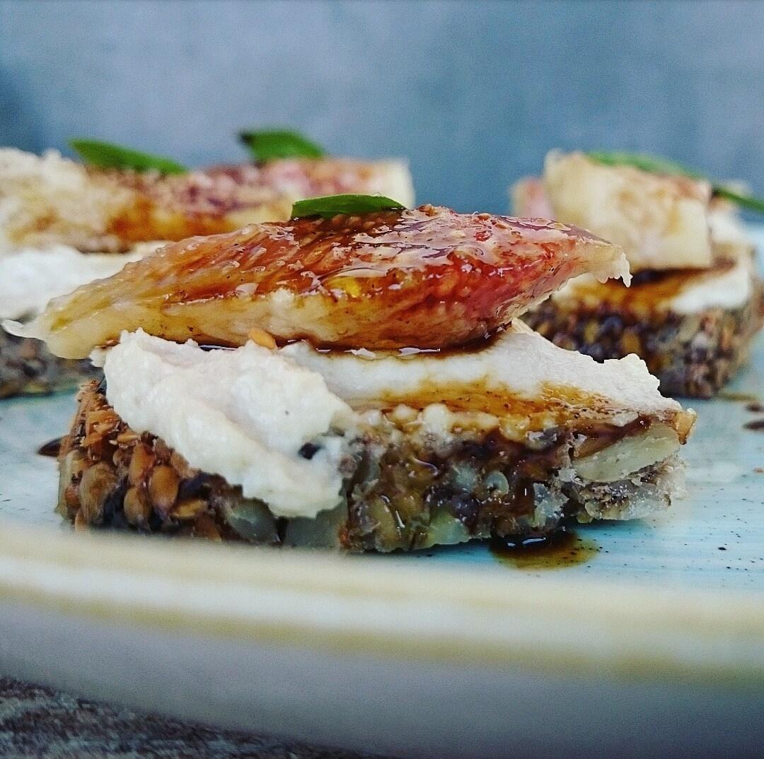 Higos con queso vegano