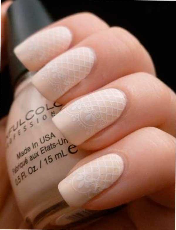 Uñas nude estampadas