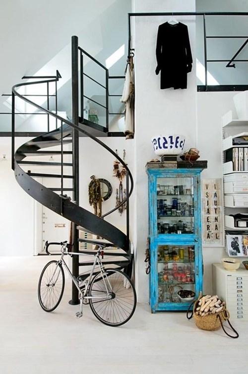 escaleras de caracol para aligerar los espacios en las viviendas 2