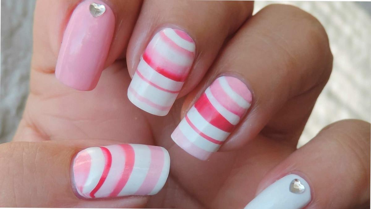 uñas al agua de rayas