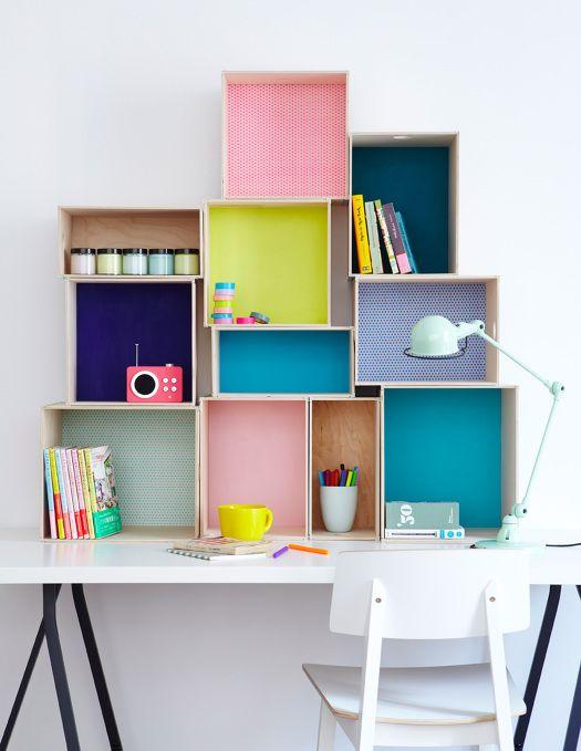 6. Unas cajas de Ikea, decoradas con papeles y colores, serán perfectas para mantener a raya tu material de scrapbook