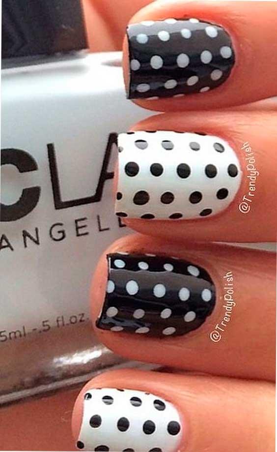 Uñas negras con unares blancos