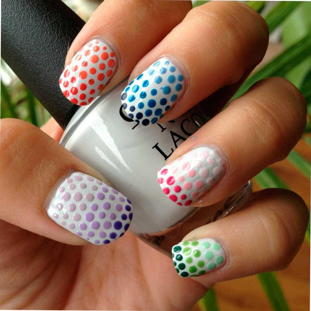 Uñas con puntos degradados
