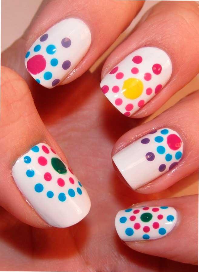 Uñas con explosión de puntos