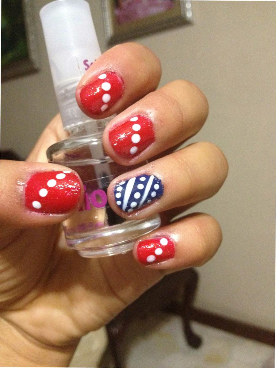 Uñas con puntos en diagonal