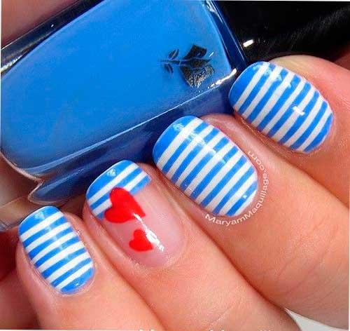 Uñas con rayas y corazones