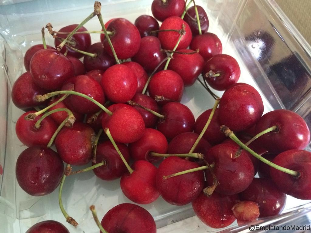Cerezas frescas de verano