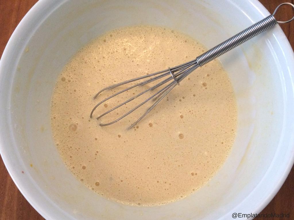 Preparamos el relleno de la tarta clafoutis