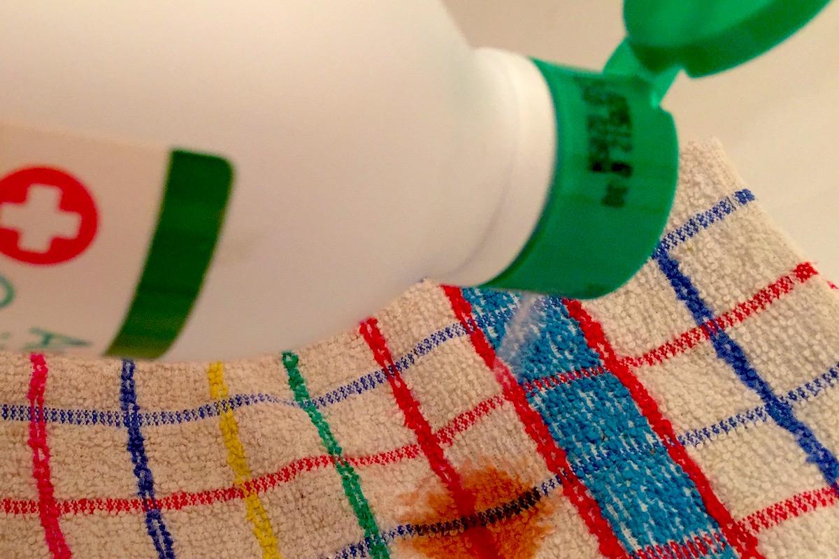 quitar manchas de sangre de la ropa