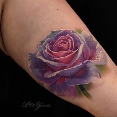 rosa floreciendo tattoo