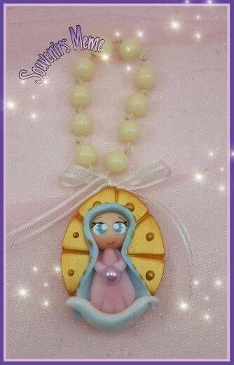 adornos hechos en casa con rosarios para primera comunion de niño