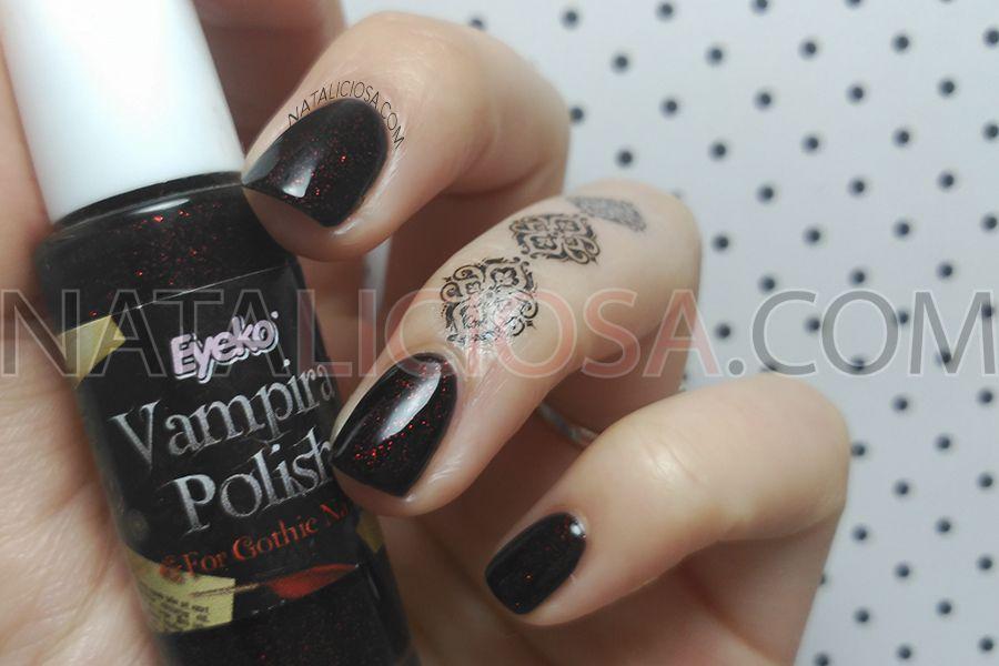 Manicura con vampira polish