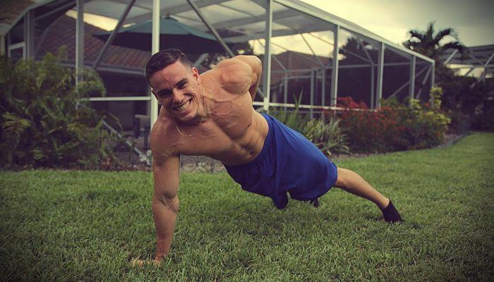 El entrenamiento portátil es un inteligente enfoque para construir una sesión a donde quiera que vayas o estés, no importa si estás de vacaciones, viaje de negocios o en un nuevo gimnasio.