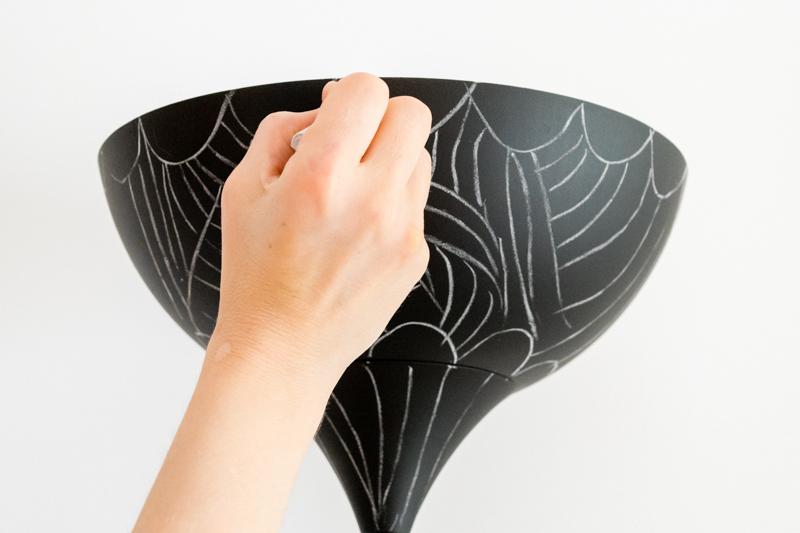 Renovar una lámpara con pintura pizarra en spray 1