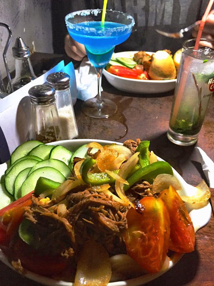 Margarita, mojito y ropa vieja como comida, platillo típico ;)