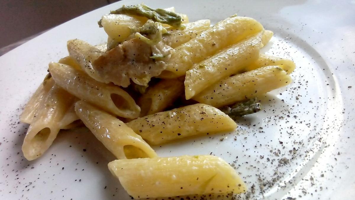 Pasta con espárragos y champiñones - Penne con asparagi e funghi - Asparagus and mushroom pasta