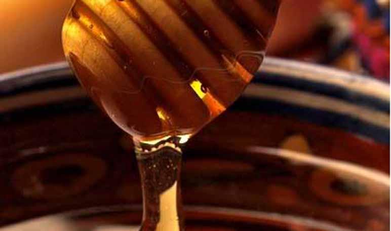 Cómo hidratar el pelo muy seco con miel