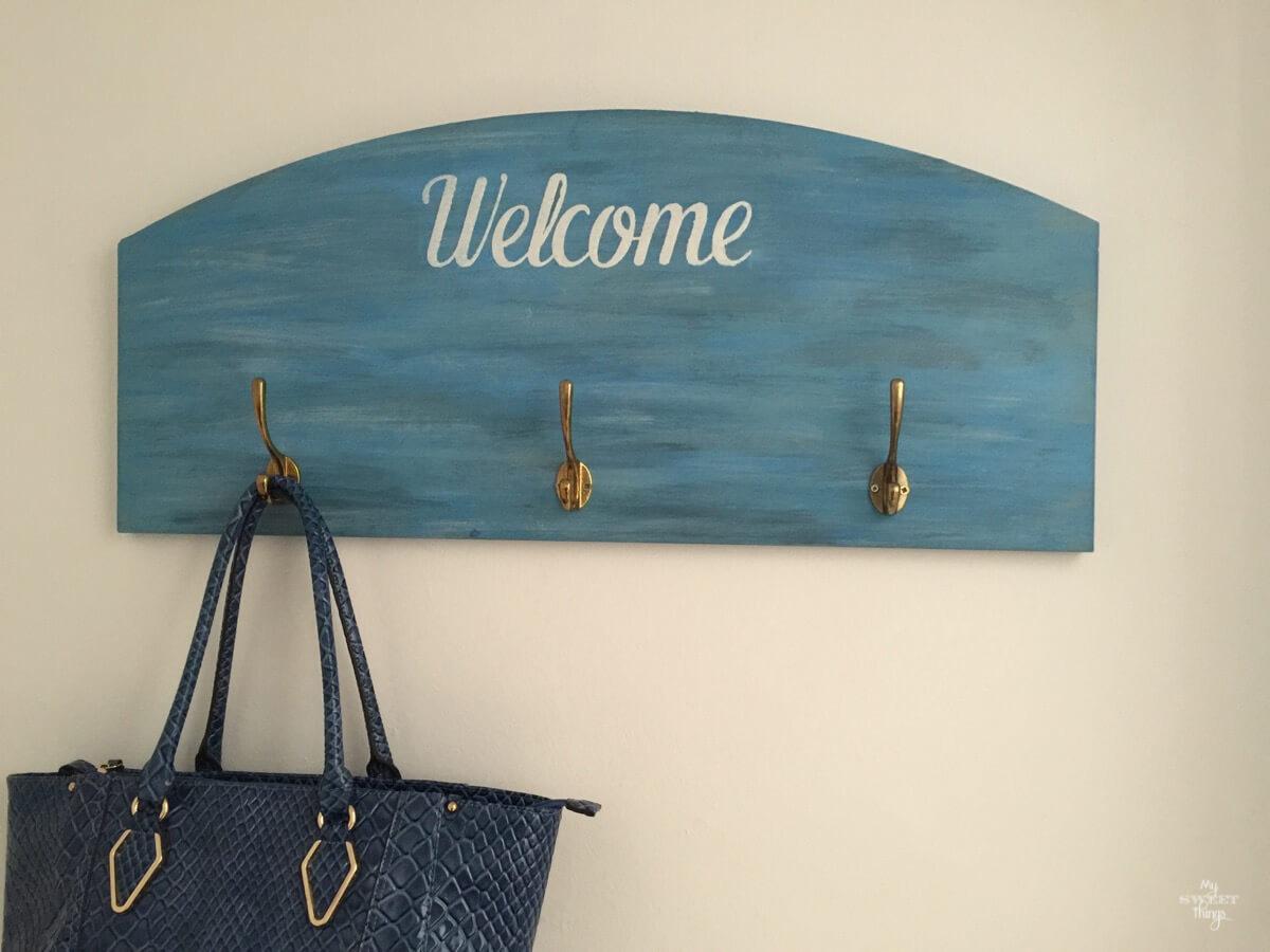 Como hacer un colgador de estilo marinero usando un trozo de madera | www.sweethings.net
