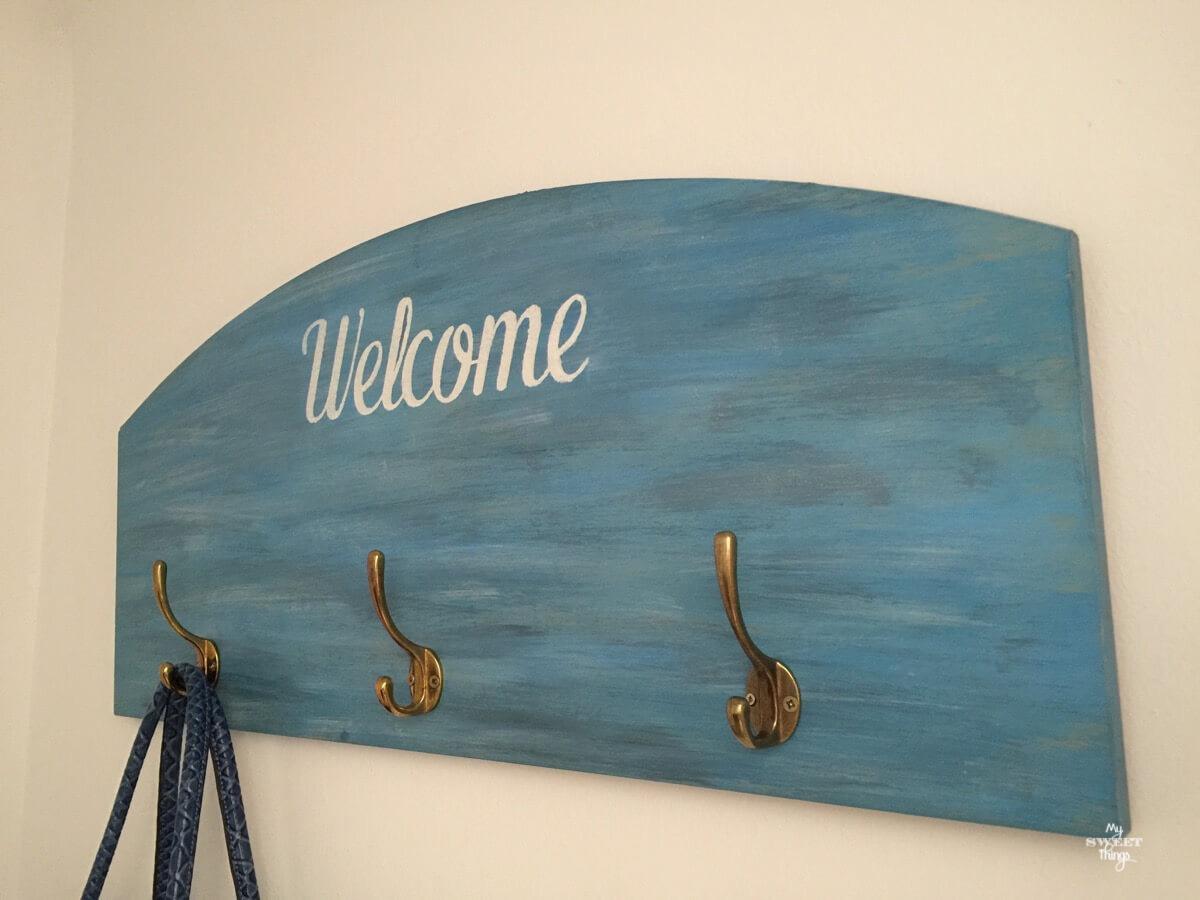 Como hacer un colgador de estilo marinero usando un trozo de madera | www.sweethings.net