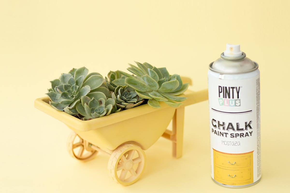 Macetero Upcycling con spray, visto en "I am a Mess Blog"