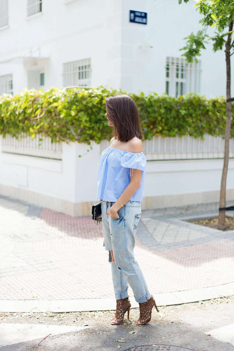 camisa con los hombros al aire