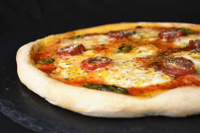pizza-margarita-con-masa-casera.JPG