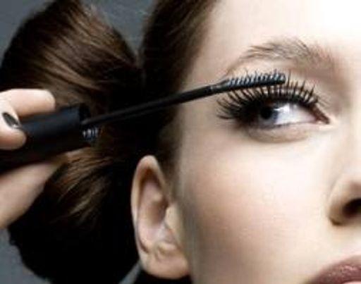 img_como_quitar_la_mascara_de_pestanas_a_prueba_de_agua_20439_600