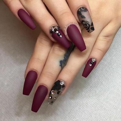 uñas colr burgundi