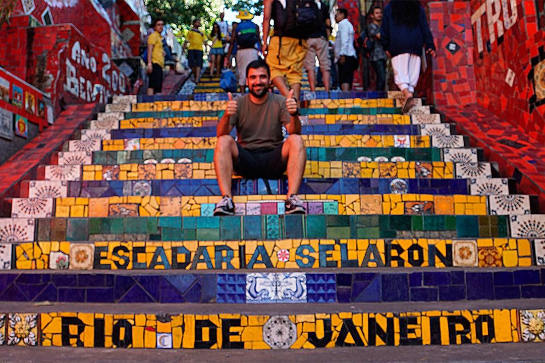 Jaime Collazos en la Escalera de Sellaron en Lapa (Rio de Janeiro)