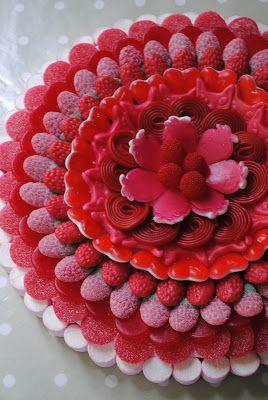 torta decorada con golosinas
